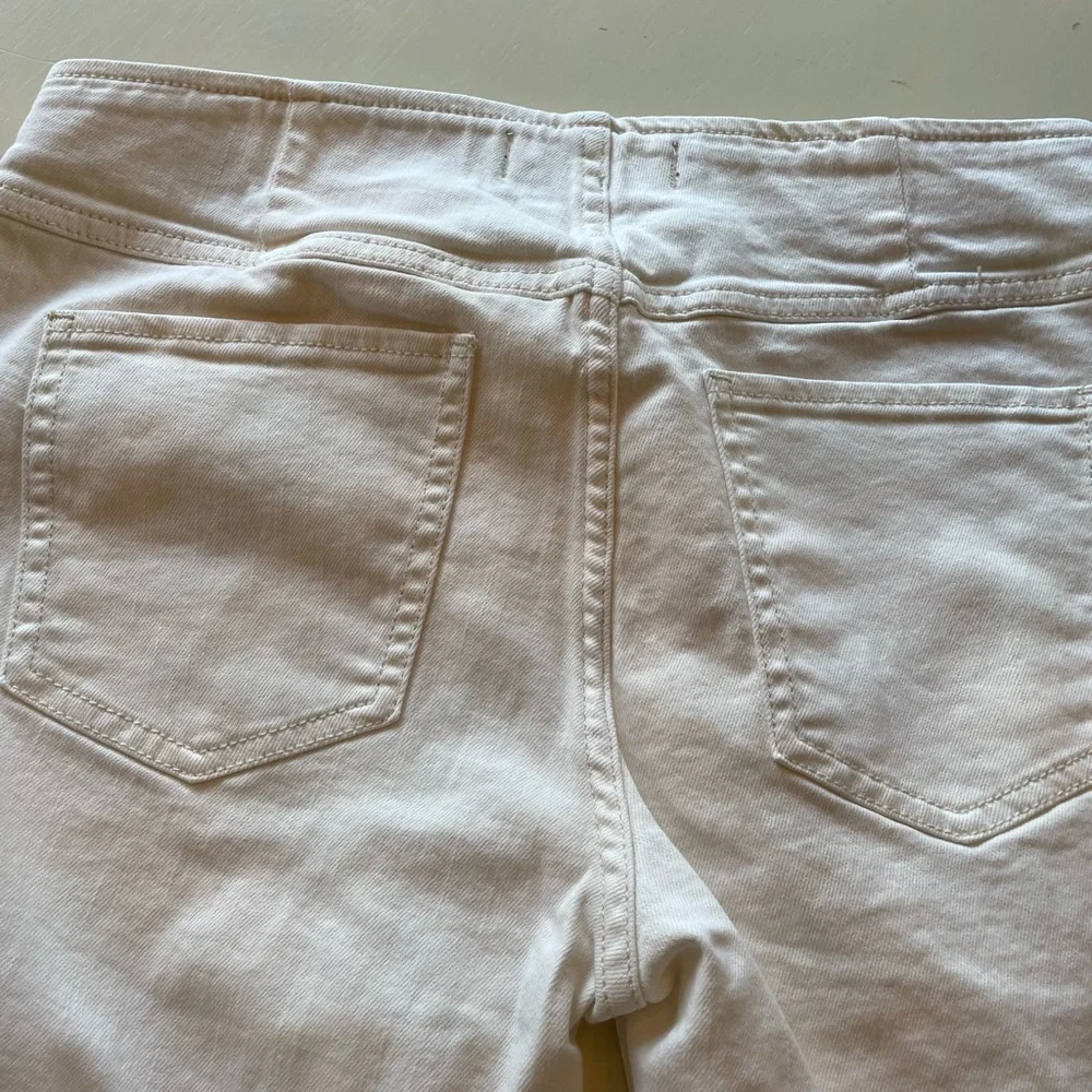 WE THE FREE PEOPLE ! Pull on and stretchy ! White Flared Pants - Size 29 - GUC - Picture 8 of 9